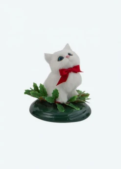 WHITE CAT WITH HOLLY