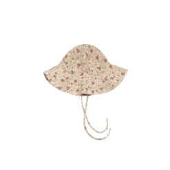 FLOPPY SUN HAT IN FLOWER FIELD